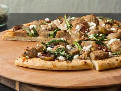 Caramelized Onion Meatball Pizza